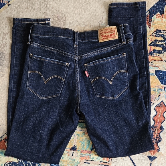 LEVI red lable, distressed dark jeans size 26 - Picture 4 of 4